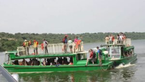 kazinga chanel boat safari