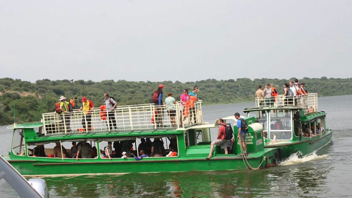 kazinga chanel boat safari